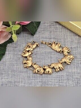Vintage Gold Tone Elephant Link Bracelet Unsigned Parade Procession No Marks